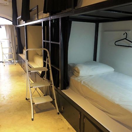 Seek Sleep Hostel Bangkok Esterno foto