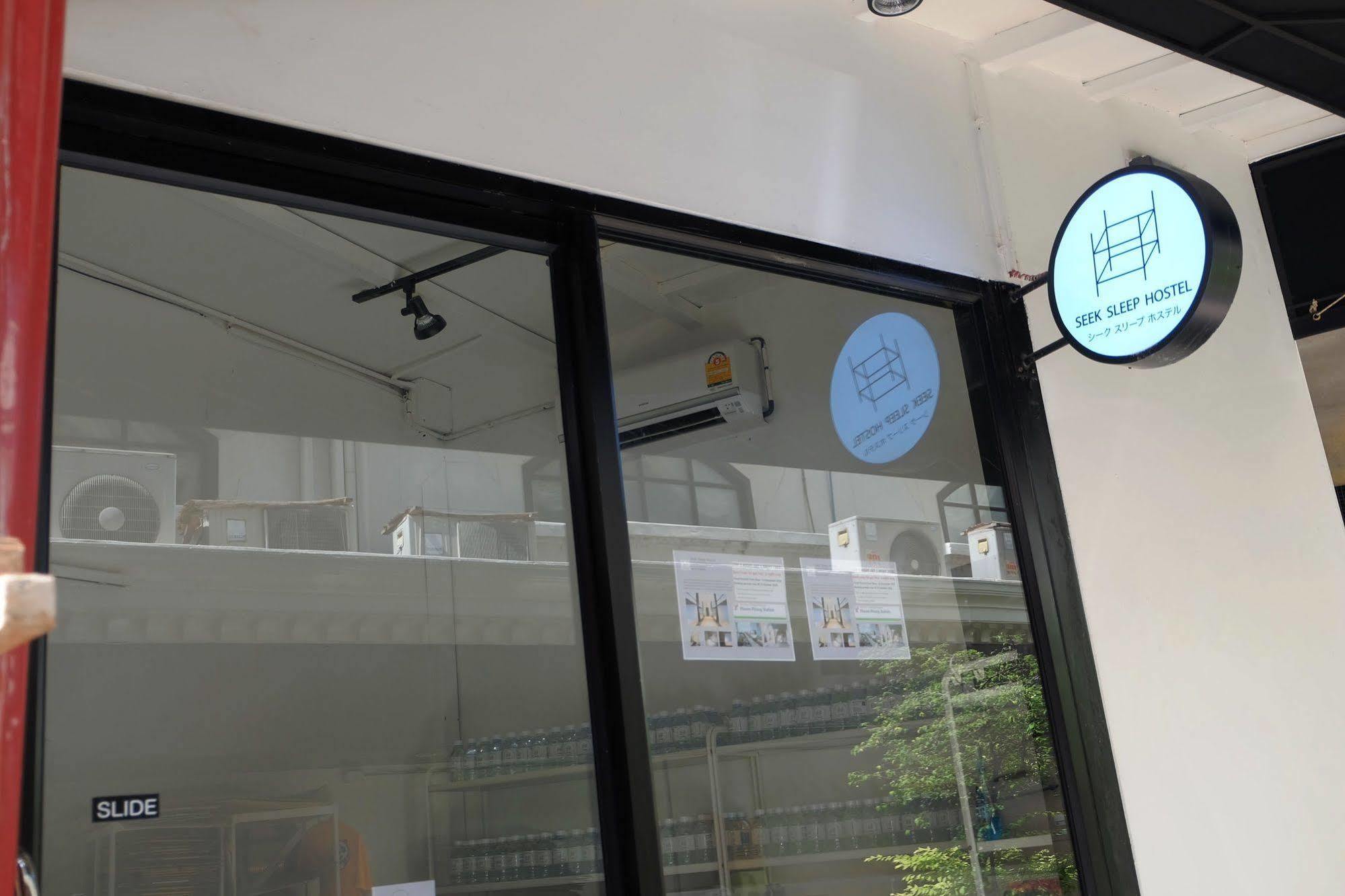 Seek Sleep Hostel Bangkok Esterno foto