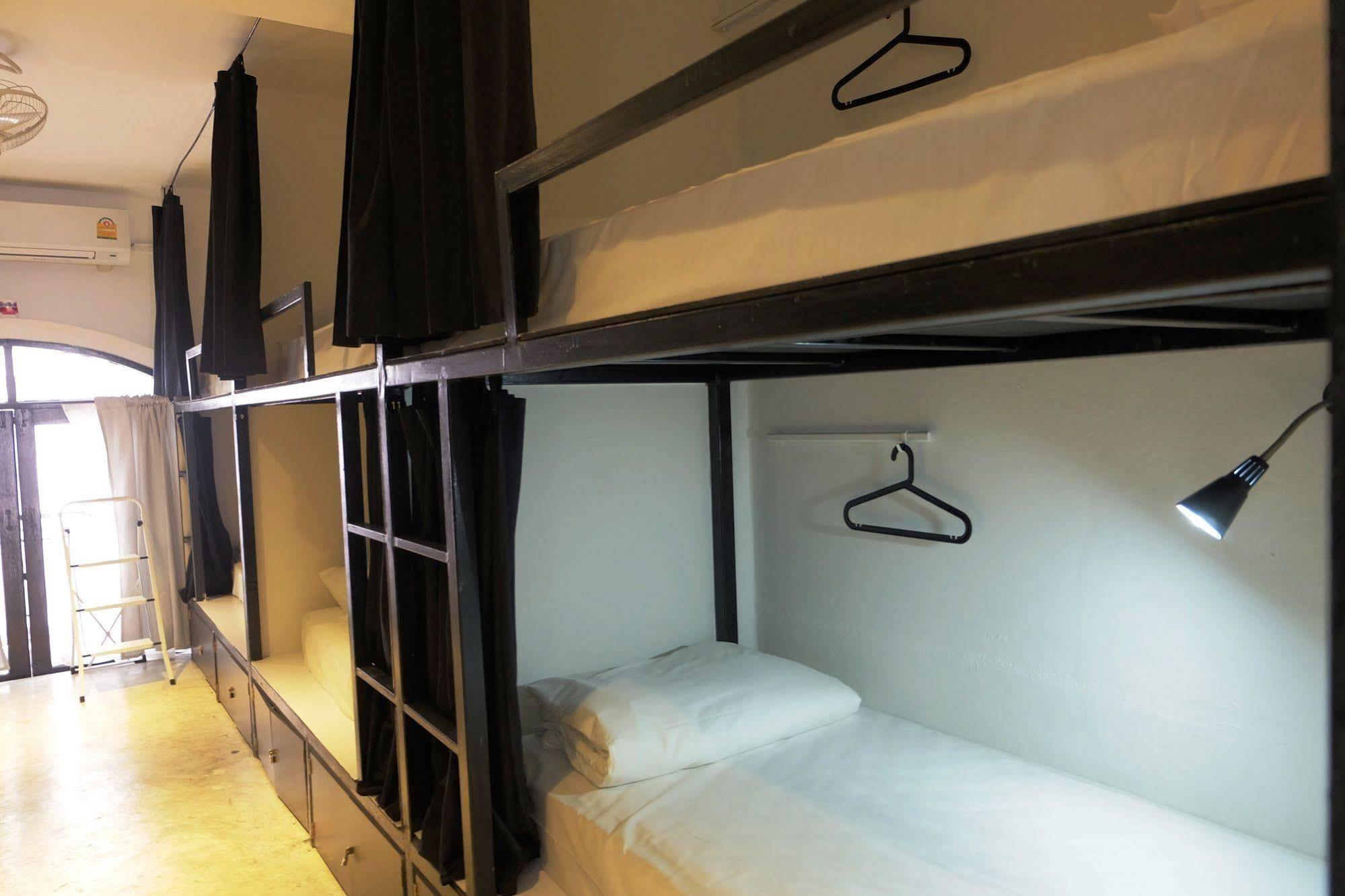 Seek Sleep Hostel Bangkok Esterno foto